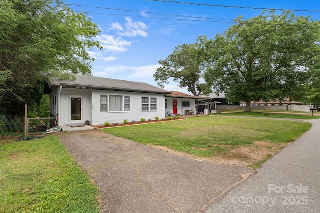 306 Forest Ave, Franklin, NC 28734 - single story home with driveway