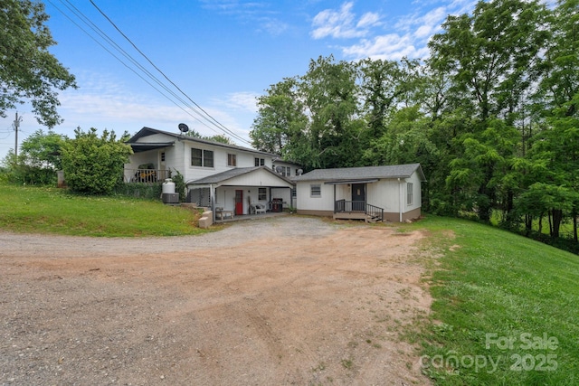 306 Forest Ave, Franklin, NC 28734 - view of front facade with driveway and a front yard