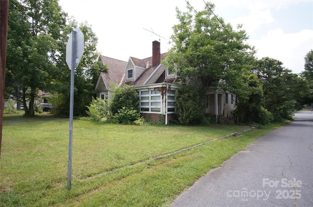 1400 Central Dr, Kannapolis, NC 28083 - view of front of home featuring a front yard and a chimney