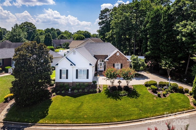 2218 Wednesbury Ct, Kannapolis, NC 28083 - traditional-style house with a front yard and brick siding