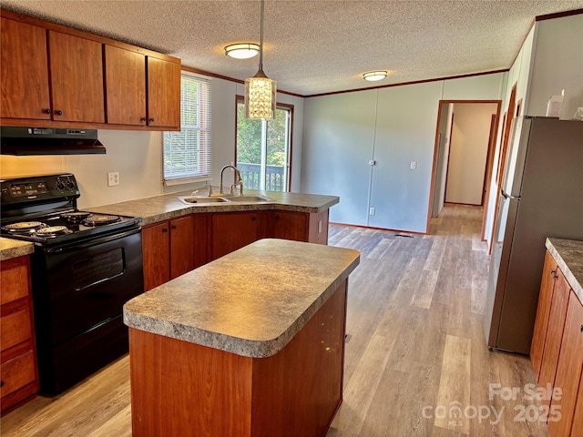 2268 Arrowwood Dr, Hickory, NC 28601 - kitchen featuring black electric range, under cabinet range hood, freestanding refrigerator, crown molding, and light wood-style flooring