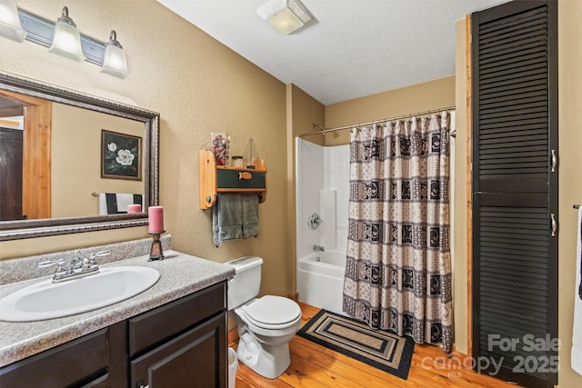 747 Bear Cove Cir, Bryson City, NC 28713 - bathroom with vanity, a textured wall, shower / bath combo, wood finished floors, and a textured ceiling