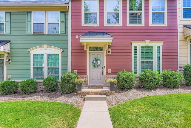 1727 Evergreen Dr, Charlotte, NC 28208 - multi unit property with a front lawn