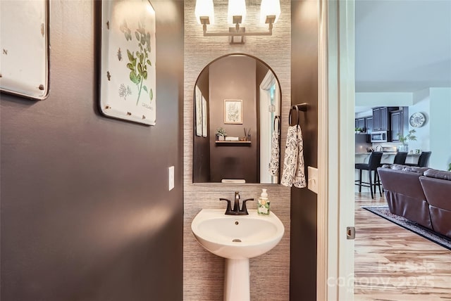 1727 Evergreen Dr, Charlotte, NC 28208 - bathroom featuring a chandelier