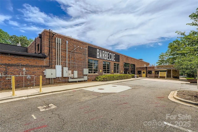 1727 Evergreen Dr, Charlotte, NC 28208 - view of building exterior featuring uncovered parking