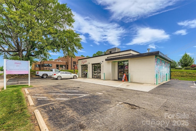 1727 Evergreen Dr, Charlotte, NC 28208 - view of property with uncovered parking