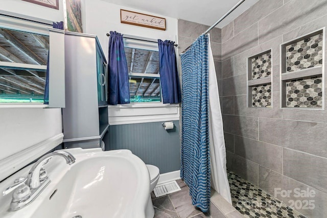 5215 Double Island Rd, Green Mountain, NC 28740 - full bath featuring tiled shower and tile patterned flooring