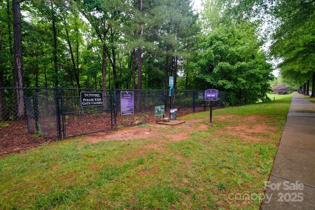9122 Carneros Creek Rd Unit 25, Charlotte, NC 28214 - view of community featuring a gate