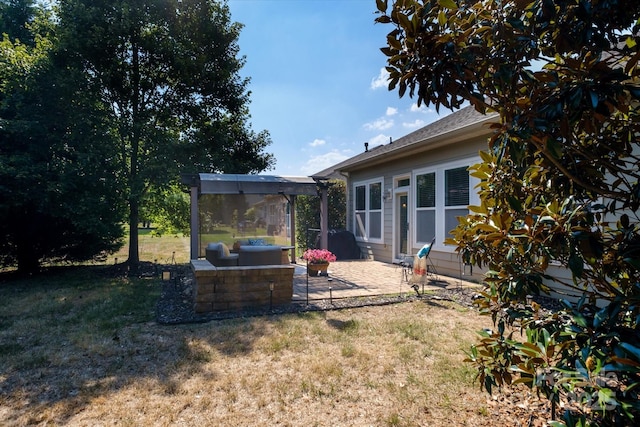 9122 Carneros Creek Rd Unit 25, Charlotte, NC 28214 - view of grassy yard with a patio