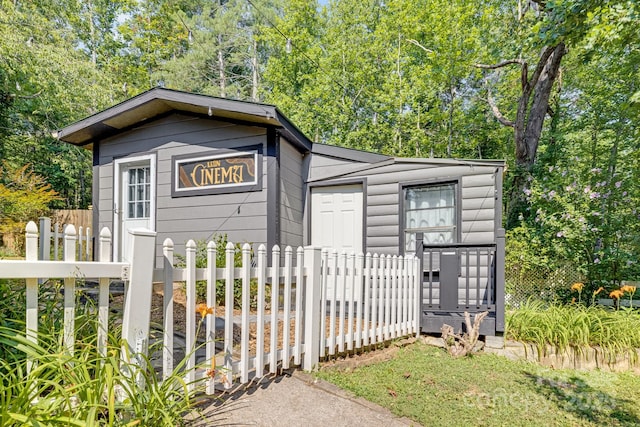19 Timbers Edge Ln, Fairview, NC 28730 - view of front of home featuring view of wooded area