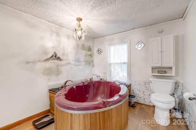 19 Timbers Edge Ln, Fairview, NC 28730 - full bath with a jetted tub, wood finished floors, a textured ceiling, and a chandelier