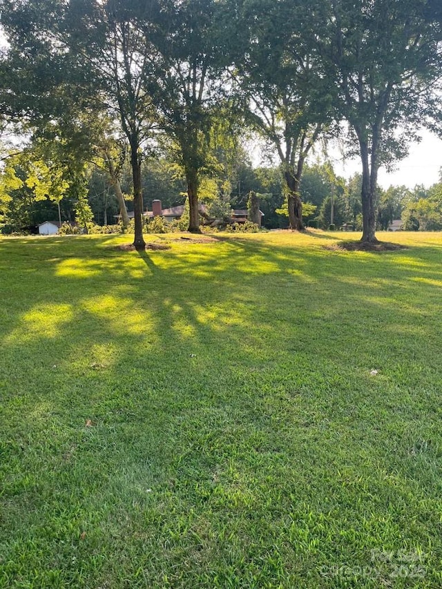 104 Edison St, Kings Mountain, NC 28086 - view of green lawn