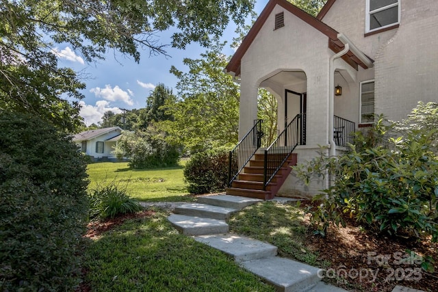 39 Nix Rd, Hendersonville, NC 28792 - entrance to property with a lawn