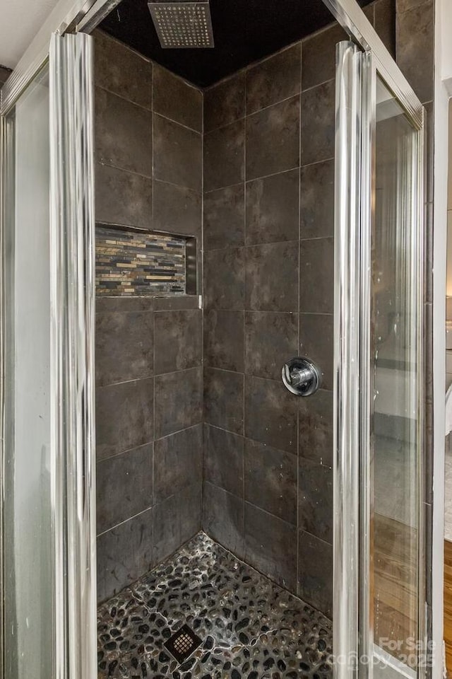 39 Nix Rd, Hendersonville, NC 28792 - full bath featuring a stall shower