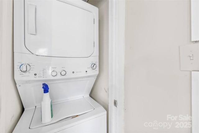 716 Wilson Rd, Salisbury, NC 28144 - laundry room with stacked washer / drying machine