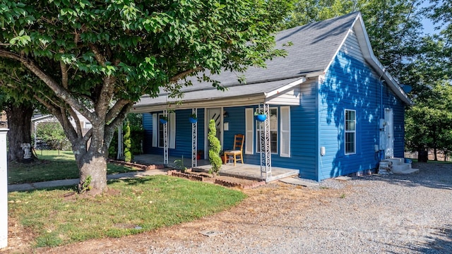 1302 1st Ave NW, Hickory, NC 28601 - view of front of property with a porch, roof with shingles, and a front lawn