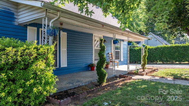 1302 1st Ave NW, Hickory, NC 28601 - view of side of property with a porch