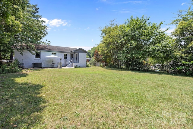 3422 Dublin Rd, Charlotte, NC 28208 - view of green lawn with entry steps