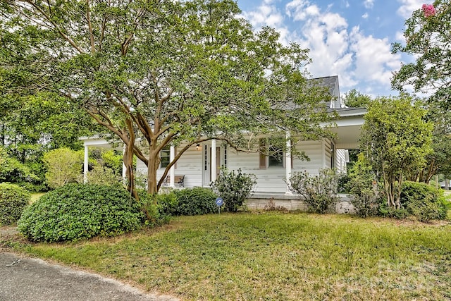 315 E Marion St, Kershaw, SC 29067 - obstructed view of property with a porch and a front lawn