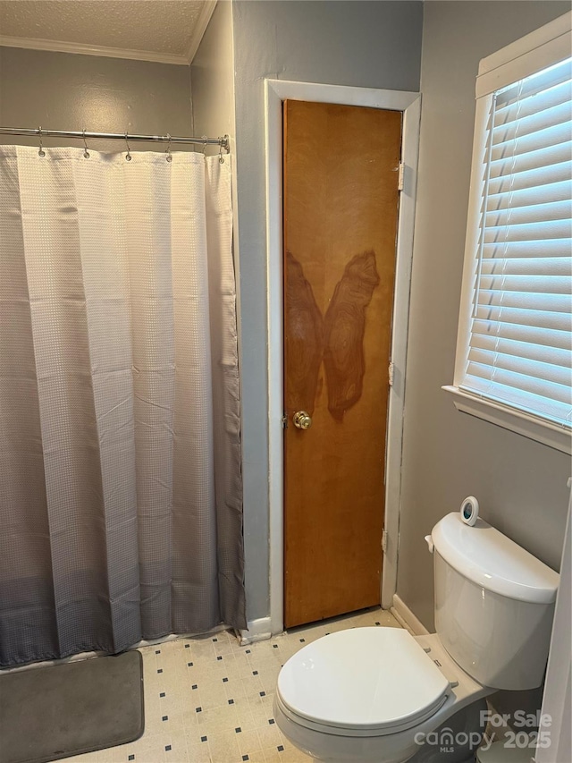 804 Lee St, Kings Mountain, NC 28086 - full bath featuring crown molding, tile patterned floors, and a shower with curtain