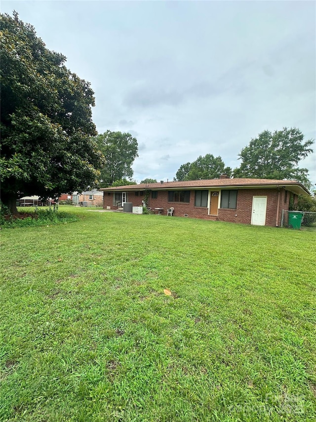 2128 Senior Dr, Charlotte, NC 28216 - view of green lawn