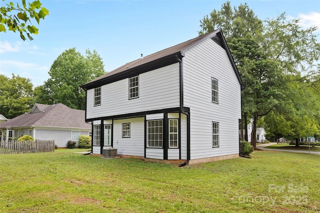 6907 Spandril Ln, Charlotte, NC 28215 - back of house with a lawn