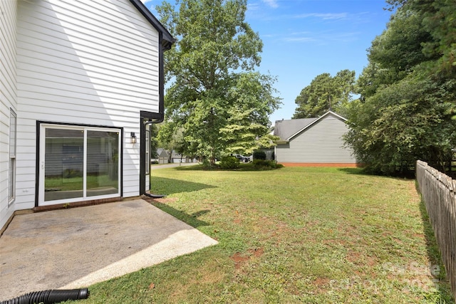 6907 Spandril Ln, Charlotte, NC 28215 - view of yard with a patio area