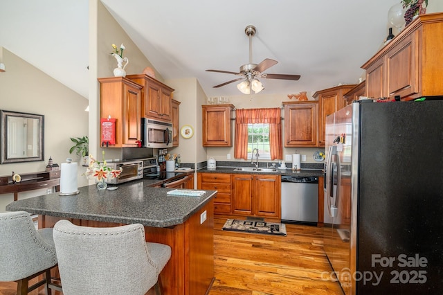 515 E Carpenter St, Maiden, NC 28650 - kitchen with appliances with stainless steel finishes, light wood-style flooring, lofted ceiling, a peninsula, and ceiling fan