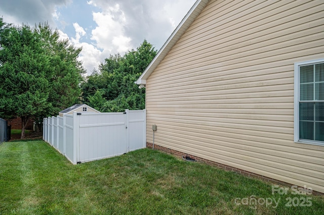 515 E Carpenter St, Maiden, NC 28650 - view of yard with a gate