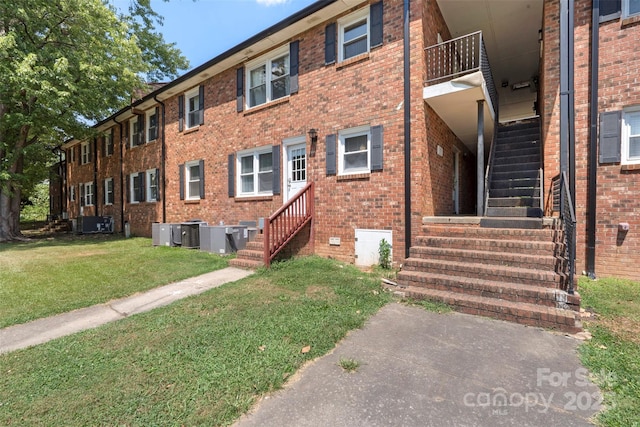718 E Maple Ave, Gastonia, NC 28054 - view of property with stairway