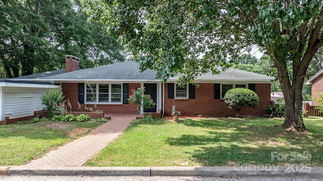 524 Bonview Ave, Lincolnton, NC 28092 - single story home featuring a chimney, a front yard, and a shingled roof