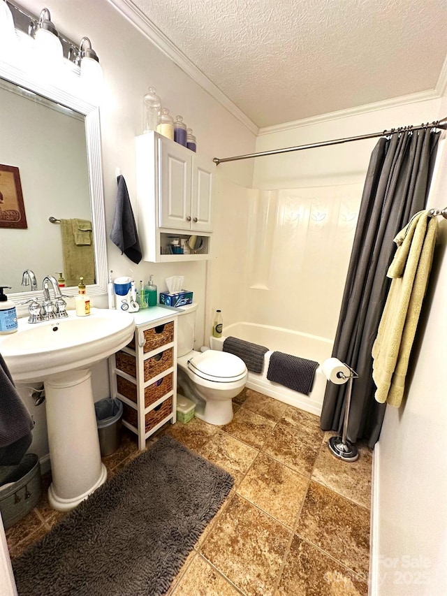 25 Norman Rd, Fletcher, NC 28732 - bathroom with shower / bath combo, crown molding, and a textured ceiling