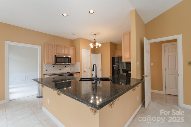 10511 Pullengreen Dr, Charlotte, NC 28277 - kitchen with black appliances, light brown cabinetry, a chandelier, a peninsula, and backsplash