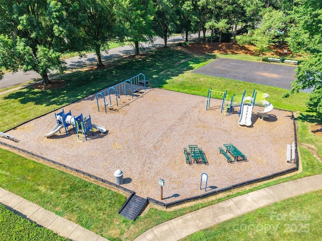 8909 Raven Park Dr, Charlotte, NC 28216 - view of community featuring a lawn