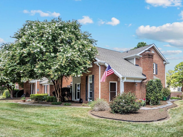 9237 N Vicksburg Park Ct, Charlotte, NC 28210 - view of front facade featuring brick siding, a shingled roof, and a front yard