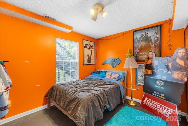 7410 Derby Meadows Ct, Charlotte, NC 28216 - bedroom with a textured ceiling