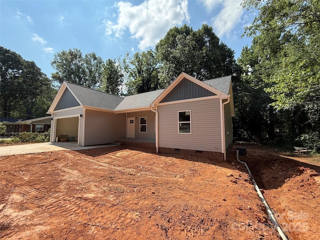 613 3rd Street Pl SW, Conover, NC 28613 - single story home with a garage, board and batten siding, concrete driveway, crawl space, and roof with shingles