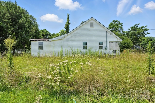 603 Suggs St, Beulaville, NC 28518 - view of side of home