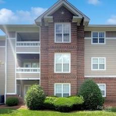 9810 Campus Walk Ln, Charlotte, NC 28262 - photo 1