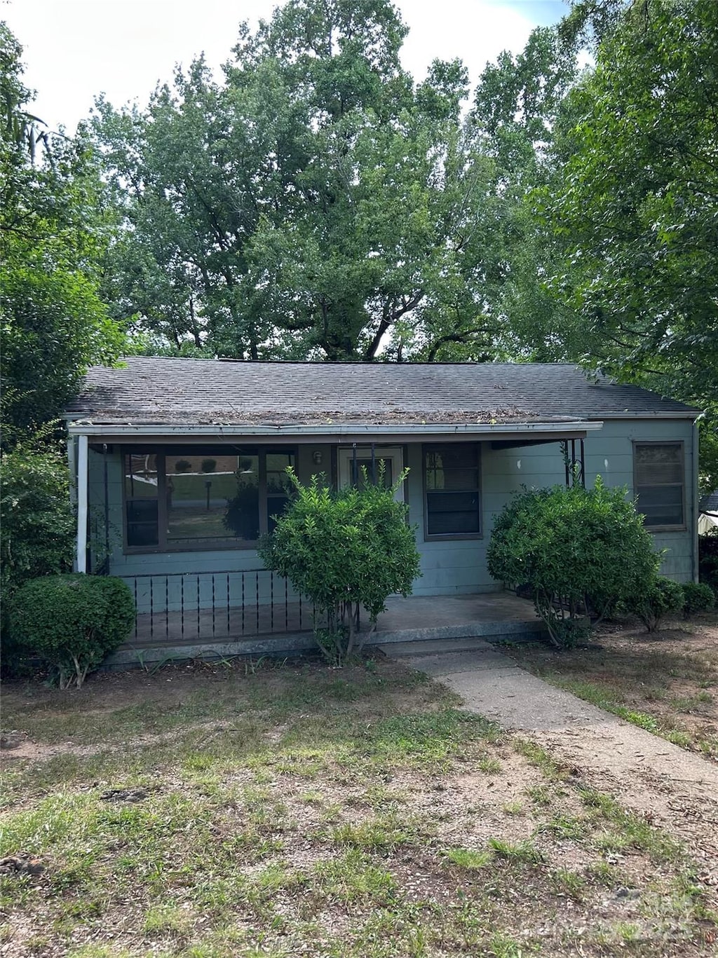 1317 Mt Vernon Ave, Kannapolis, NC 28083 - ranch-style home with a shingled roof