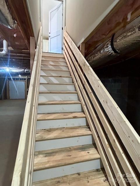 141 Maplewood Ct, Hudson, NC 28638 - view of staircase
