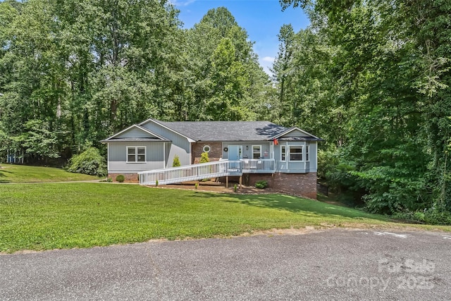 207 Jacksons Run, Morganton, NC 28655 - ranch-style house featuring a front yard and roof with shingles