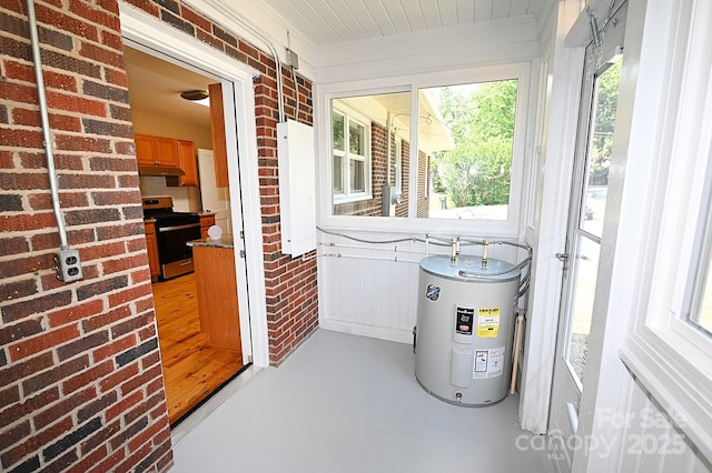 737 8th St SW, Hickory, NC 28602 - sunroom with electric water heater