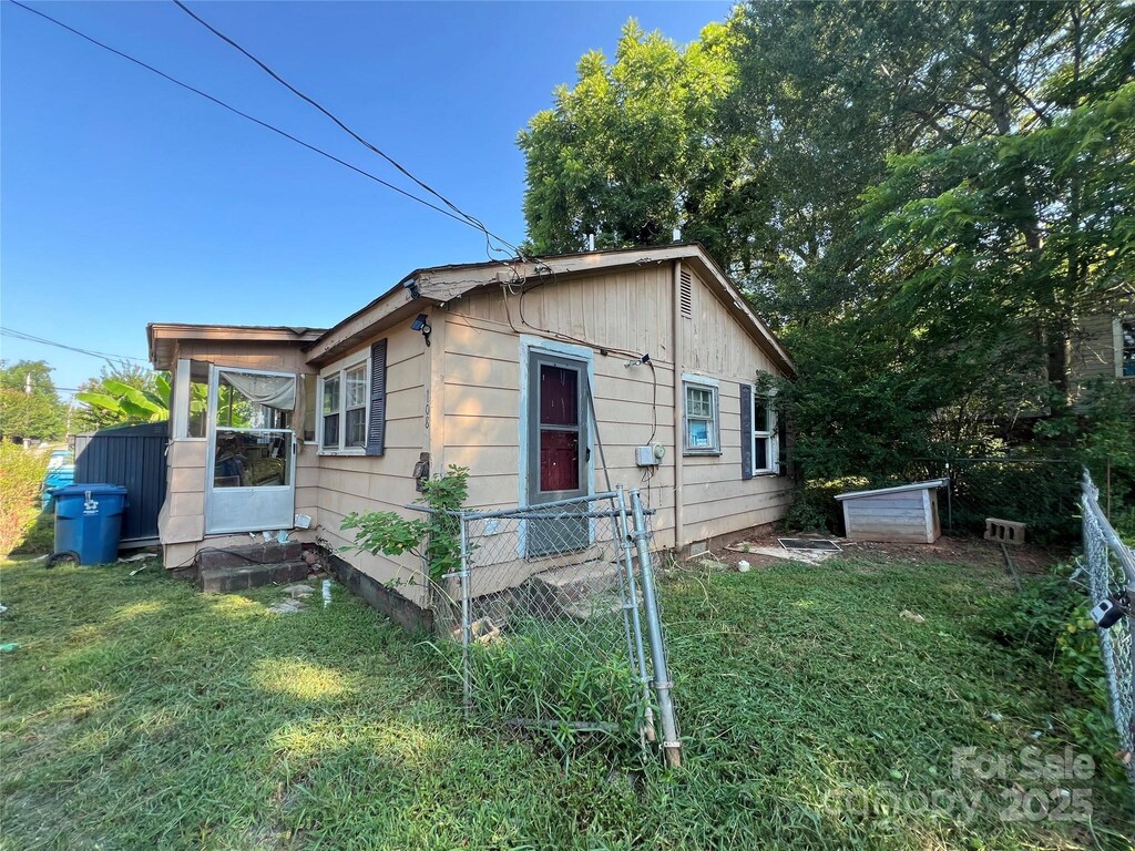 108 W Spruce St, Forest City, NC 28043 - photo 1