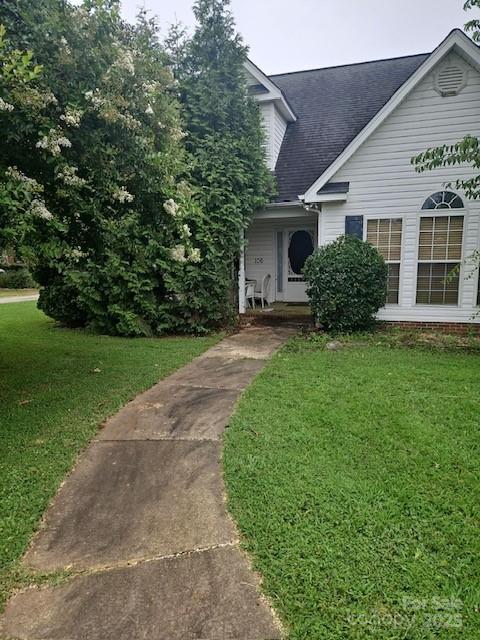 106 Lenox Ln, Monroe, NC 28110 - view of front of property featuring a front yard and a shingled roof