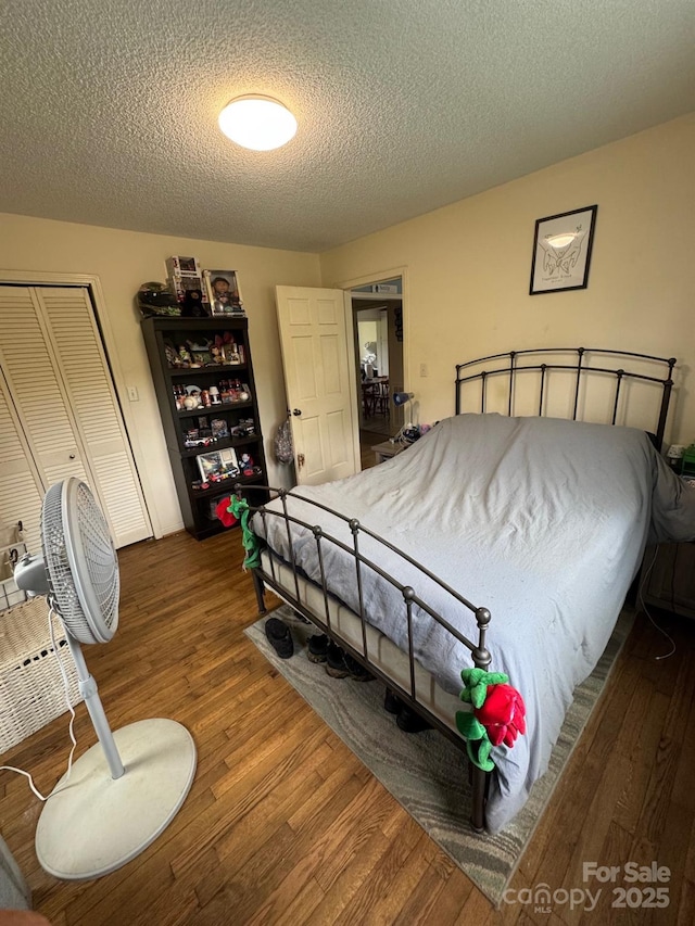1045 Warren Pl NW, Lenoir, NC 28645 - bedroom with wood finished floors and a textured ceiling