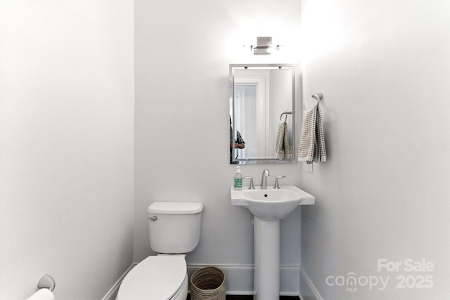 1614 Lombardy Cir, Charlotte, NC 28203 - bathroom with toilet and baseboards