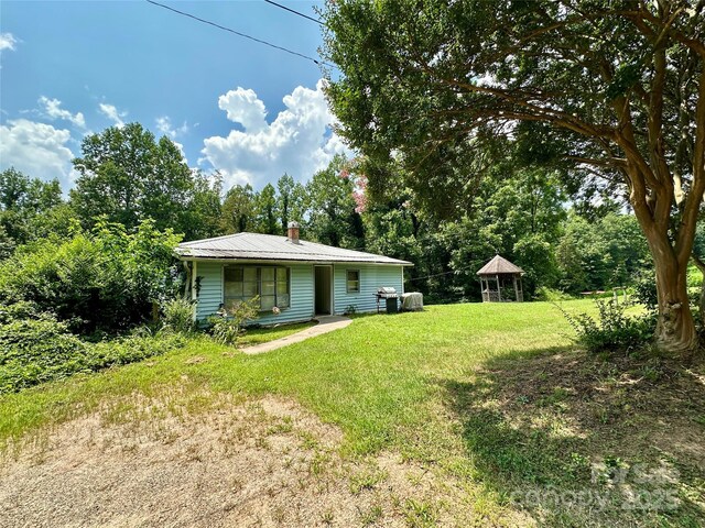 4207 Peach Orchard Rd, Granite Falls, NC 28630 - view of grassy yard featuring a gazebo