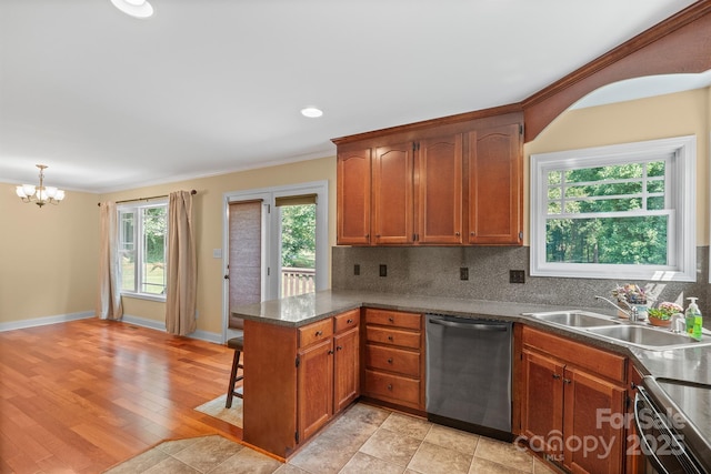 1566 Mayfair Dr, Conover, NC 28613 - kitchen with stainless steel appliances, a peninsula, a chandelier, ornamental molding, and backsplash