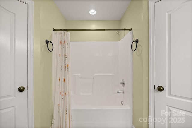 1566 Mayfair Dr, Conover, NC 28613 - full bath with shower / tub combo